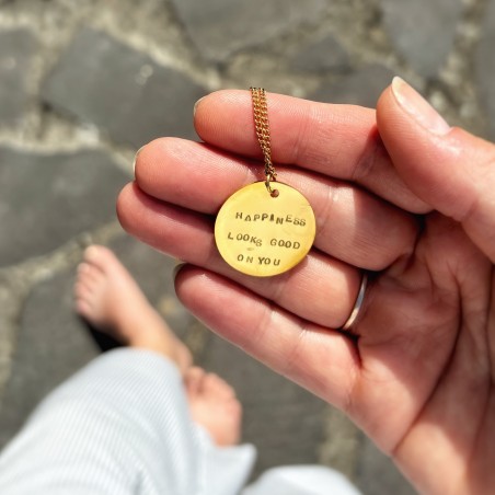 Collier Opéra – “Happiness looks good on you”
