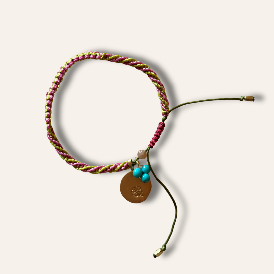 Bracelet GriGri porte-bonheur tissage vert et rose