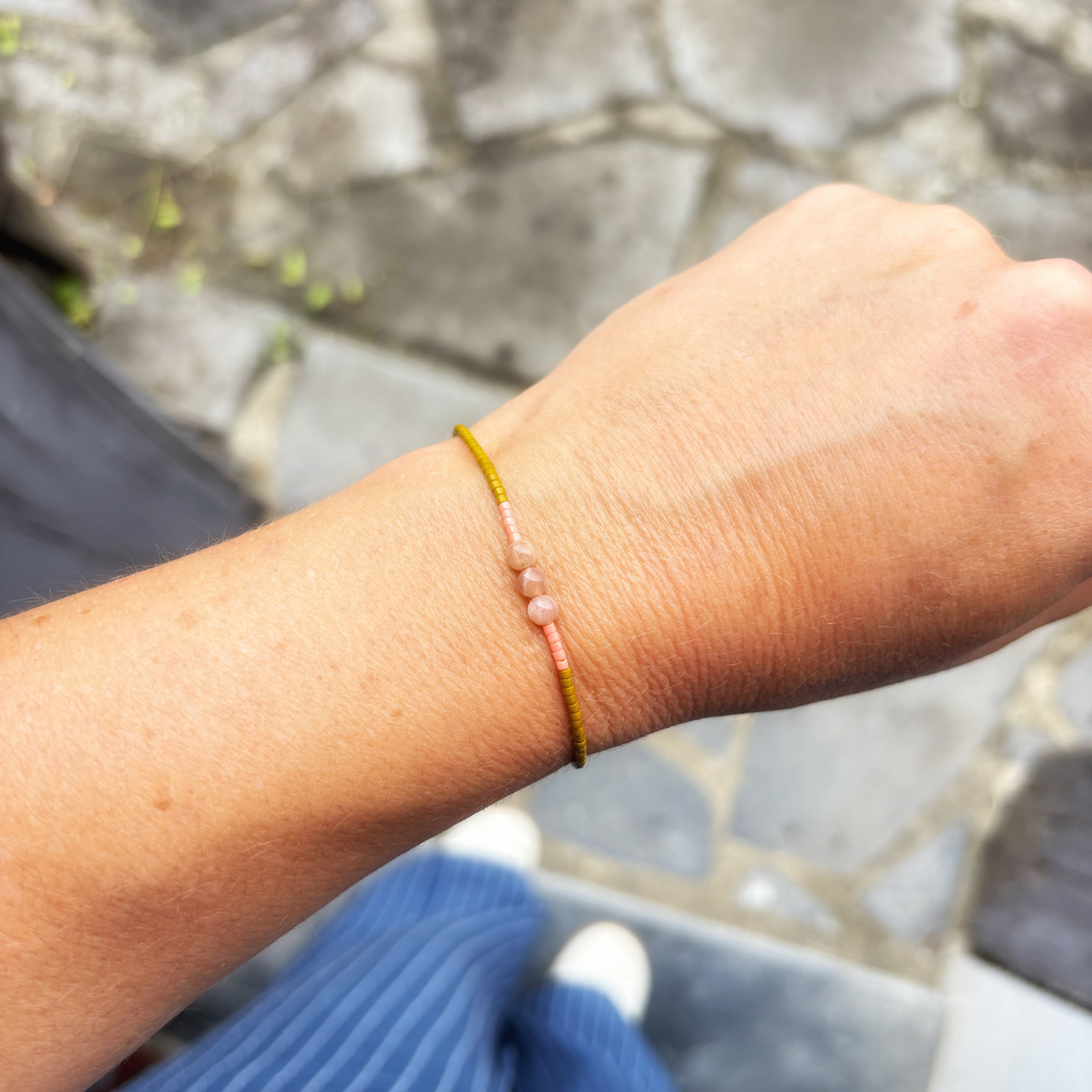 Bracelet Hippy ocre et pierre de soleil