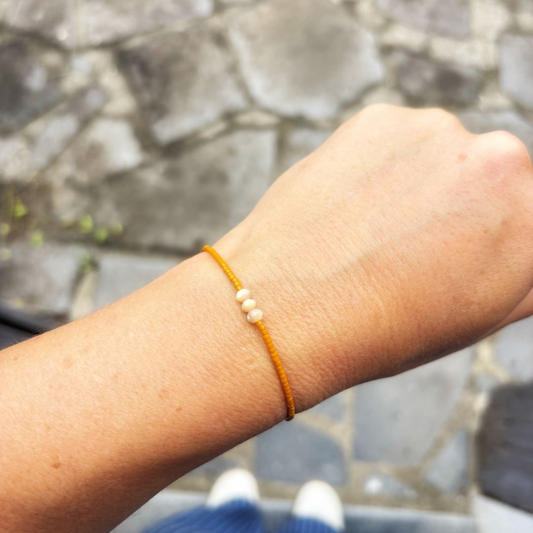 Bracelet Hippy ocre et nacre