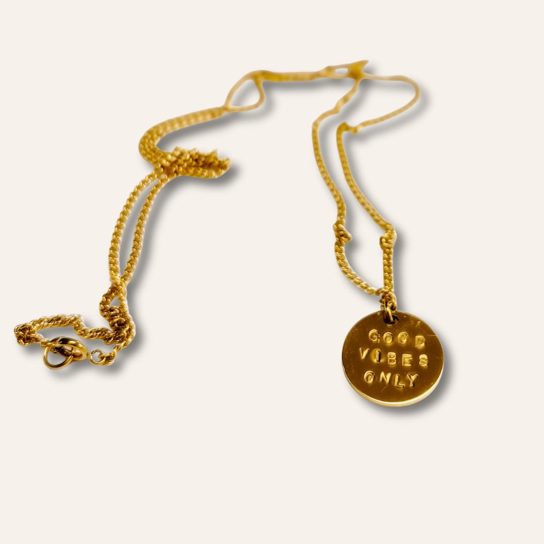 Collier Médaille message GOOD VIBES ONLY