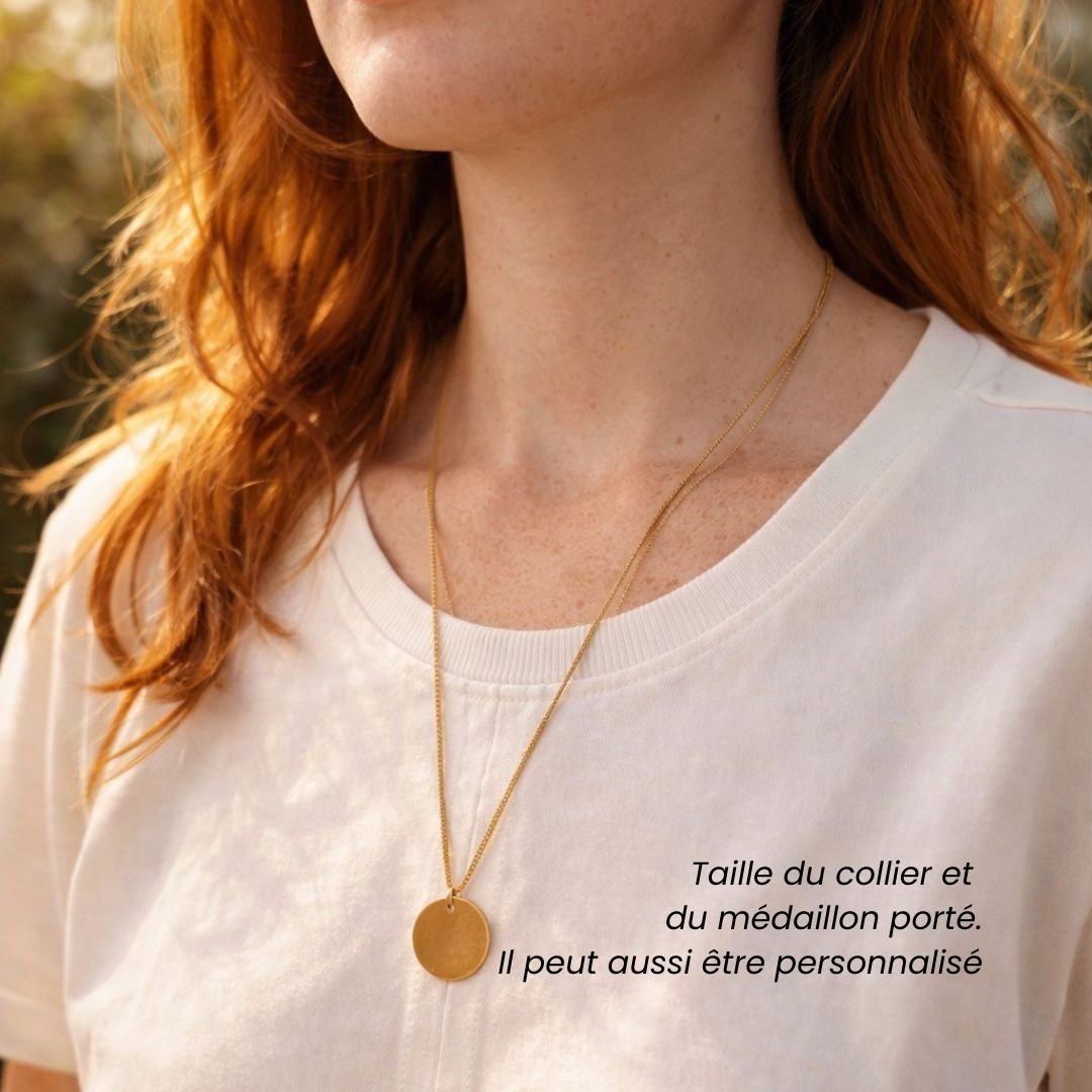 collier médaille avec message gravé créatrice belge