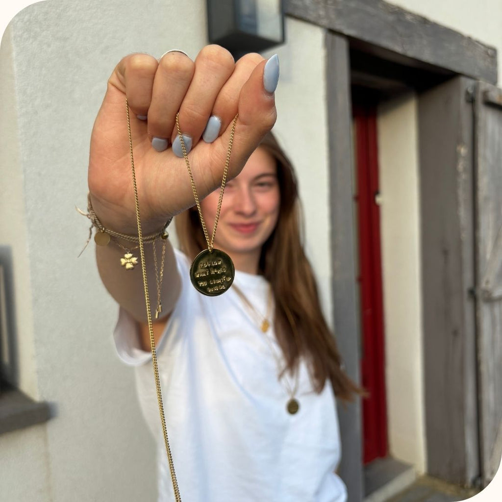 Sautoir talisman "Follow what makes you light up inside" – Doré 70 cm