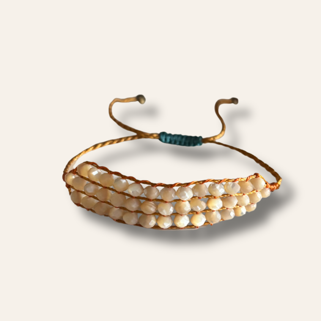 Bracelet Manchette en nacre naturelle - Signature