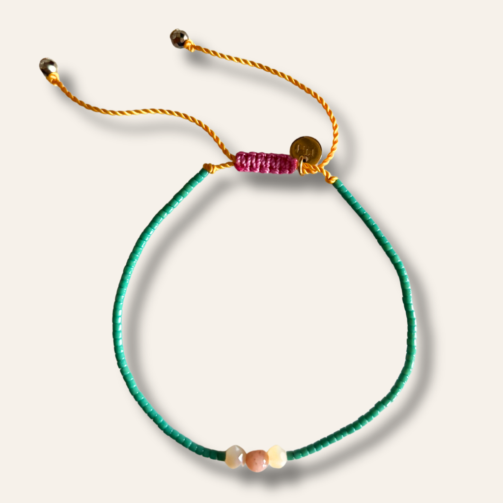 Bracelet Hippy vert, nacre et pierre de soleil
