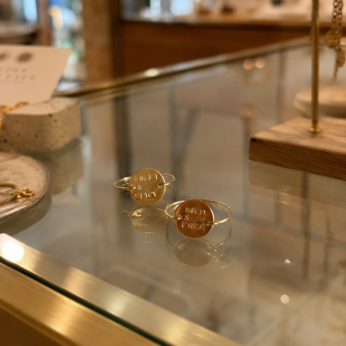 Ensemble de bagues marlah bijoux ensemble dans une boutique