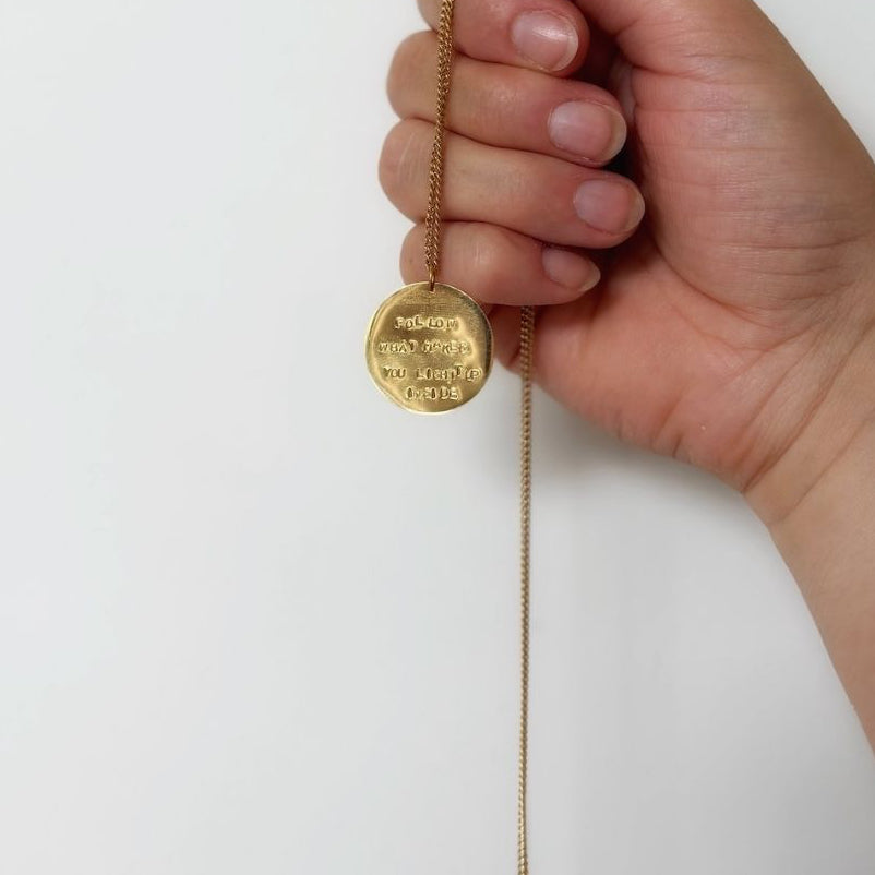 Sautoir talisman "Follow what makes you light up inside" – Doré 70 cm