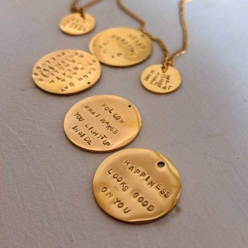 Sautoir talisman "Follow what makes you light up inside" – Doré 70 cm