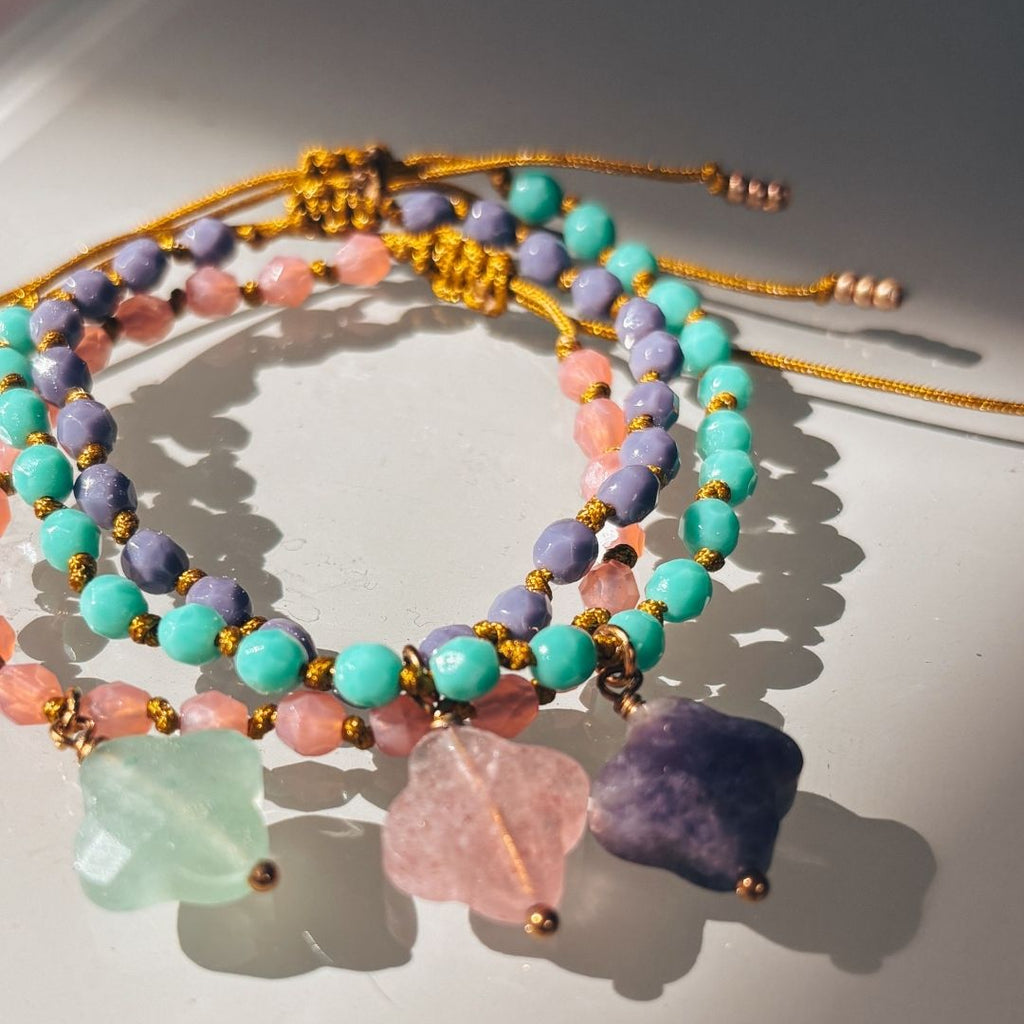 Bracelet en facette de bohème coloré pour l'été 