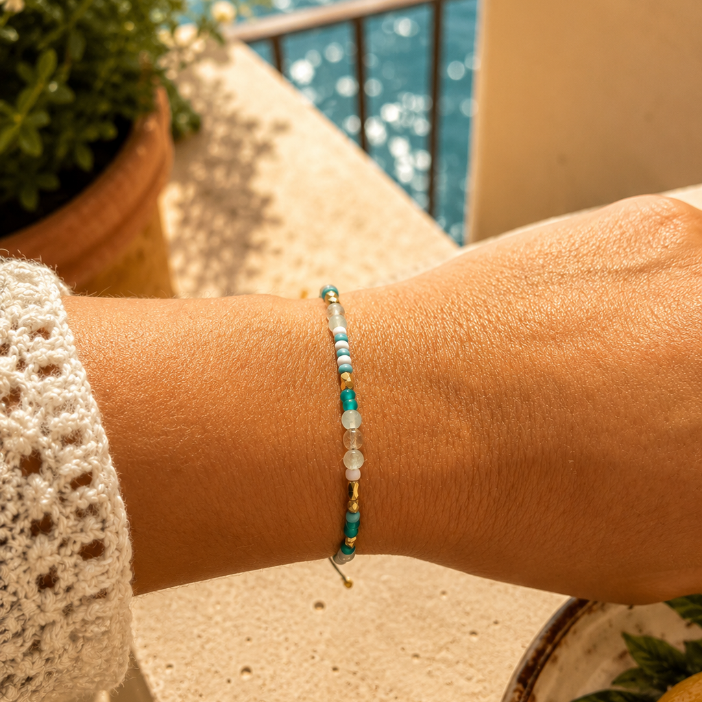 bracelet pour l'été bleu aigue marine pour une pause au bord de la méditerranee