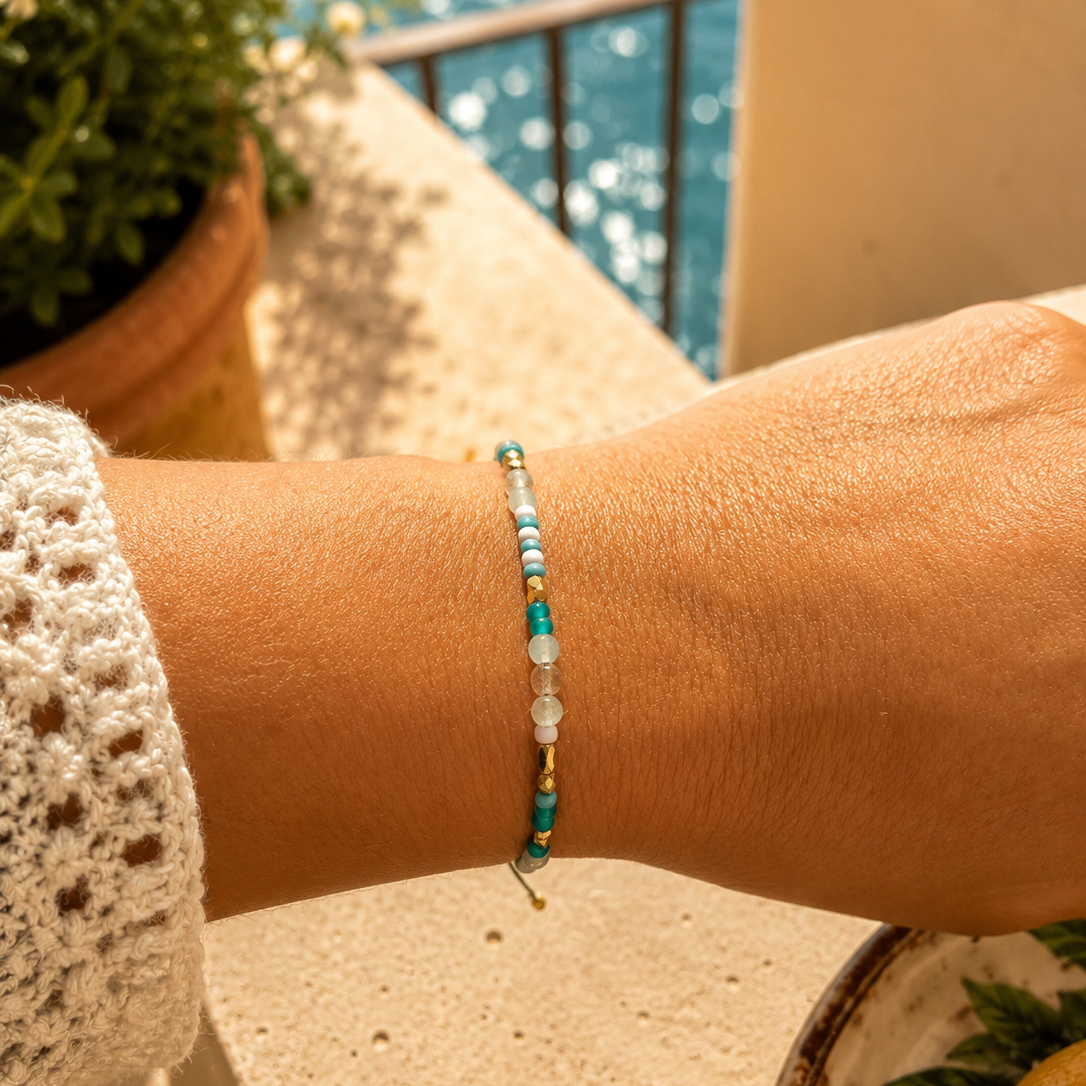 bracelet pour l'été bleu aigue marine pour une pause au bord de la méditerranee