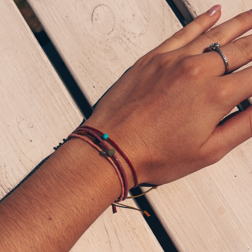 Bracelet coloré pour l'été à porter seul ou en accumulation