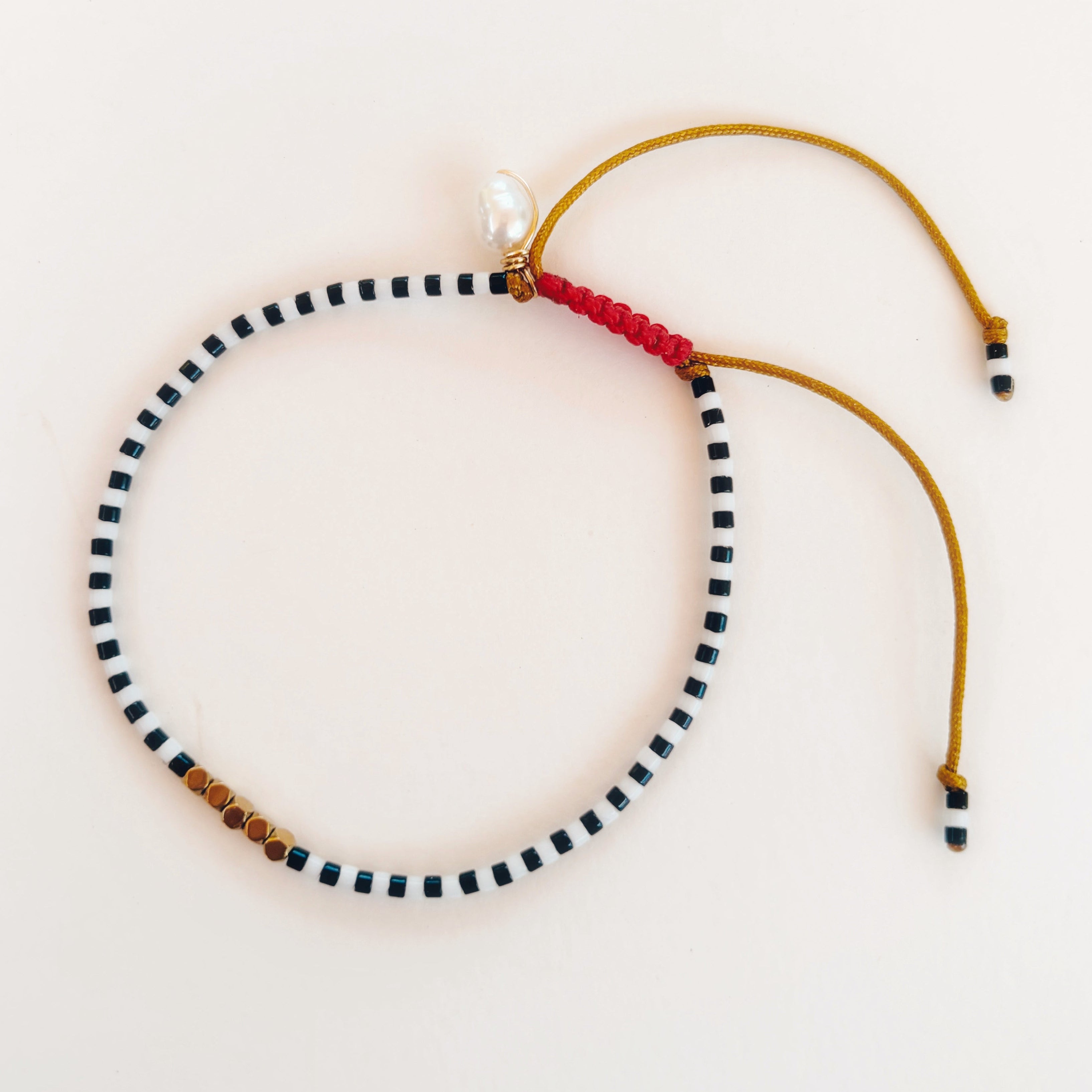 Bracelet noir et blanc en perle miyuki été soleil