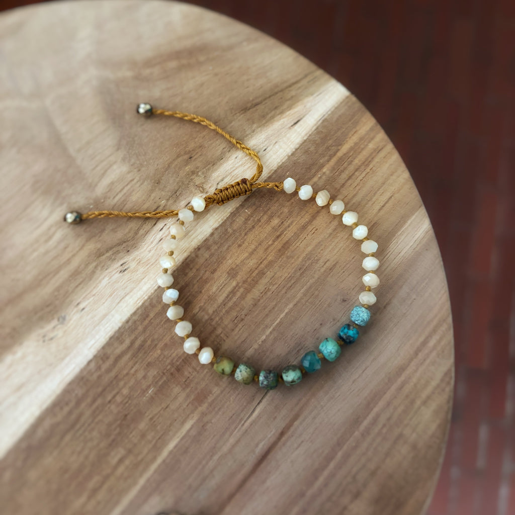 Bracelet aux couleurs naturelles nacre turquoise et bois