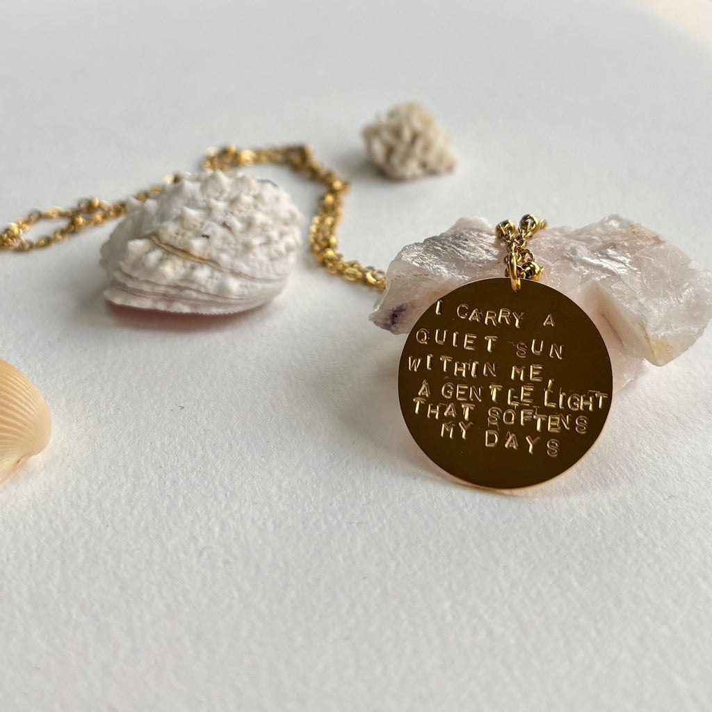 Collier talisman "I carry a quiet sun with me, a gentle light that warms my days"