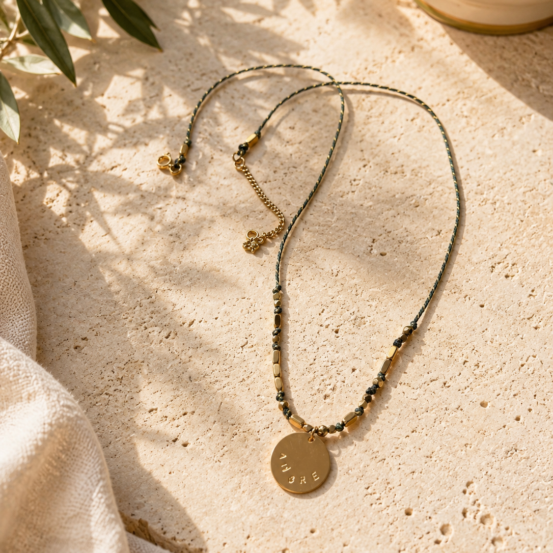Collier perle dorée et médaille gravée inspiration italie