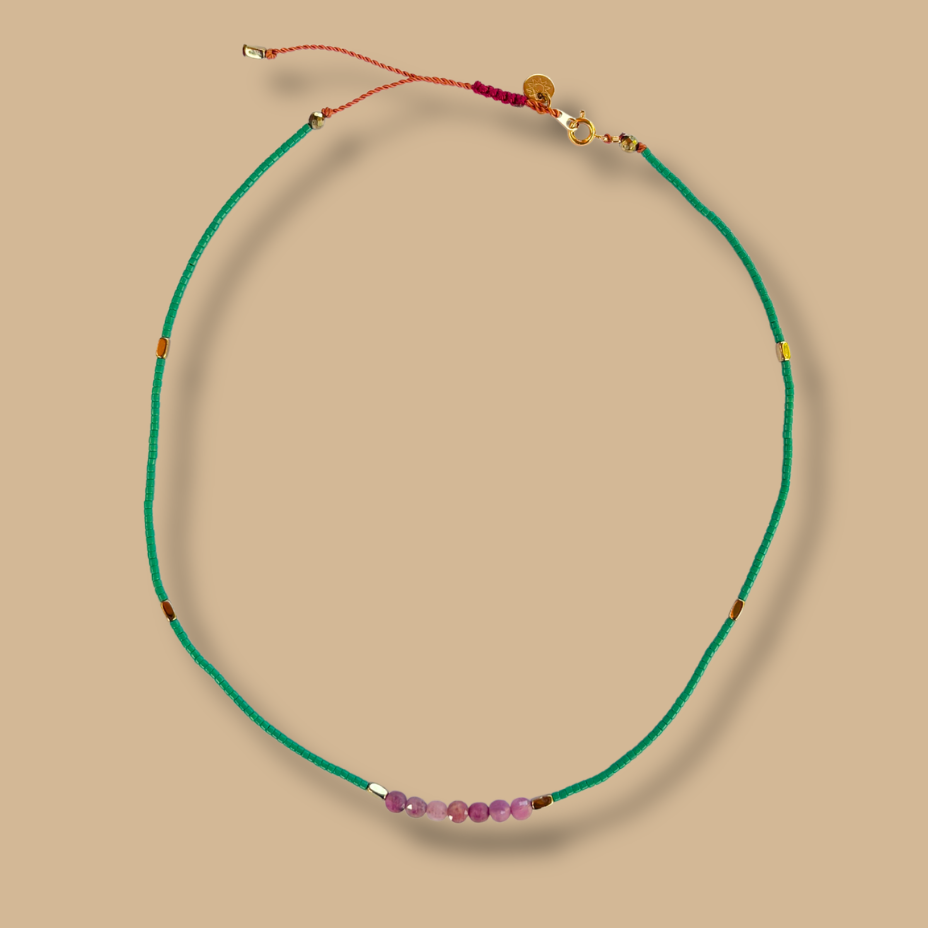 Collier HIPPY vert avec rubis