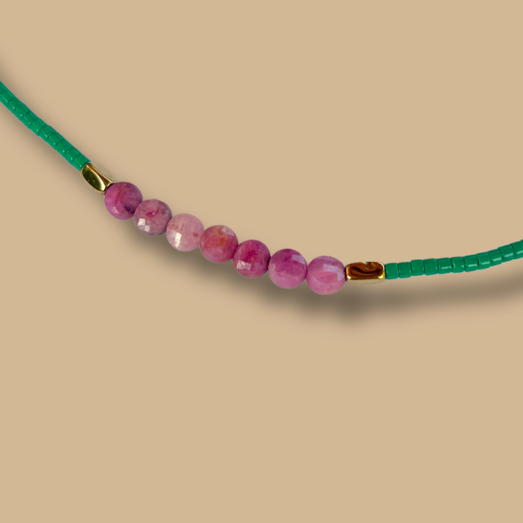 Collier HIPPY vert avec rubis