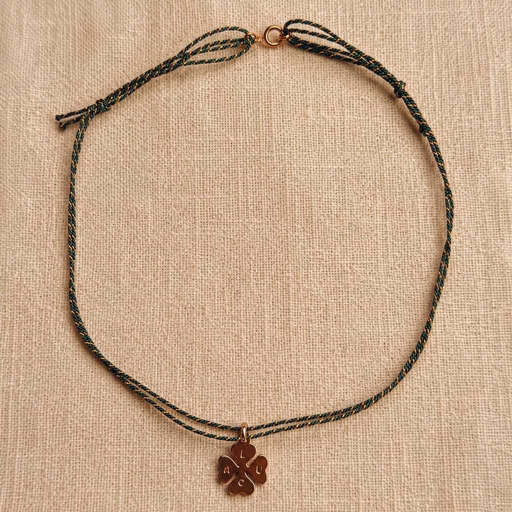 Collier LUCK porte bonheur trèfle à 4 feuilles gravés à la main