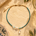 Collier femme ras de cou dans les tons bleus, été