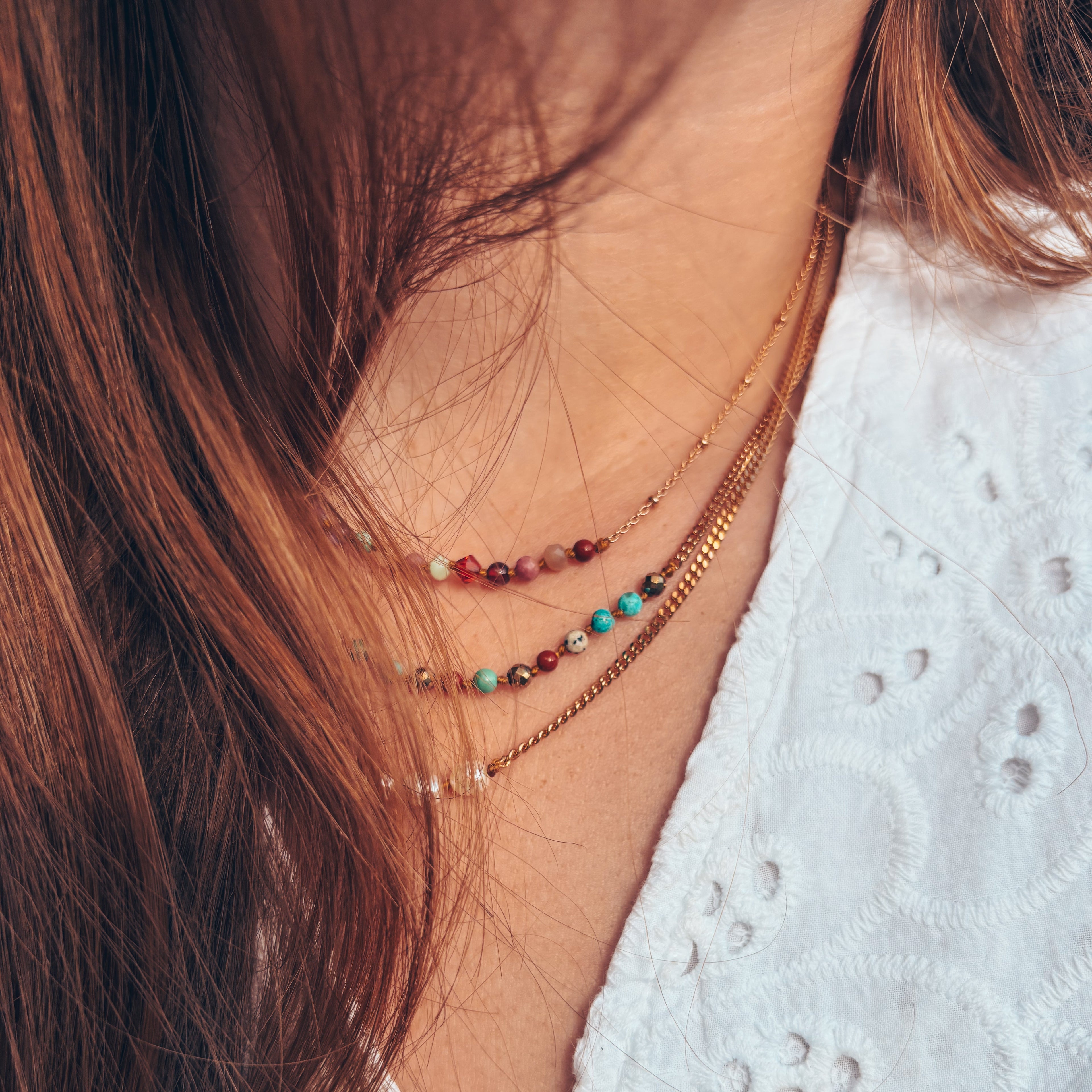 Collier en plaqué or 3 microns portés ensemble