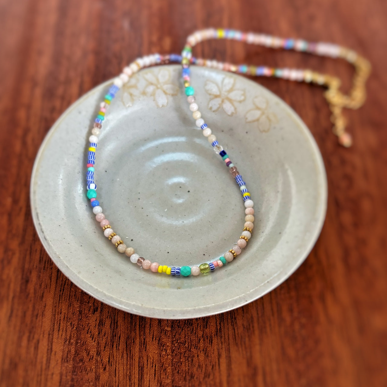 Collier HIPPY · opale rose & mix de perles