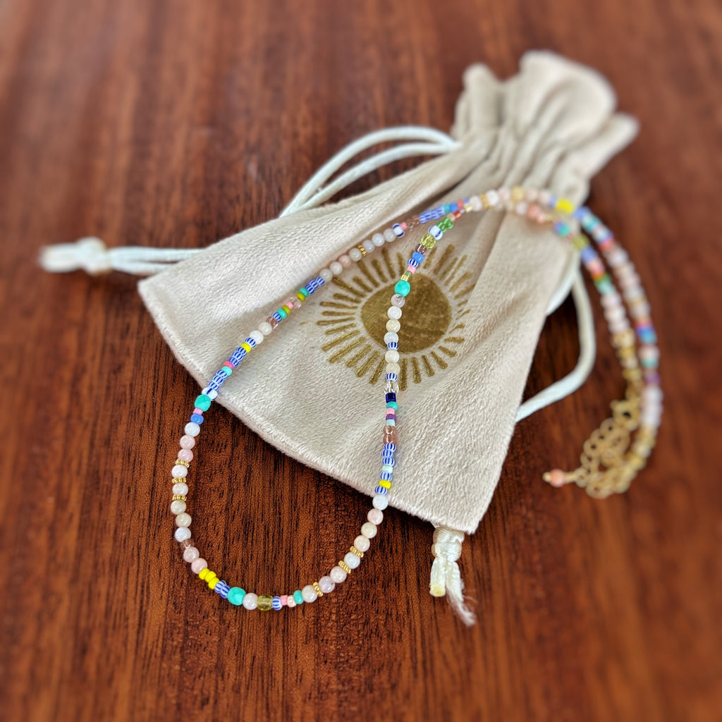 Collier HIPPY · opale rose & mix de perles