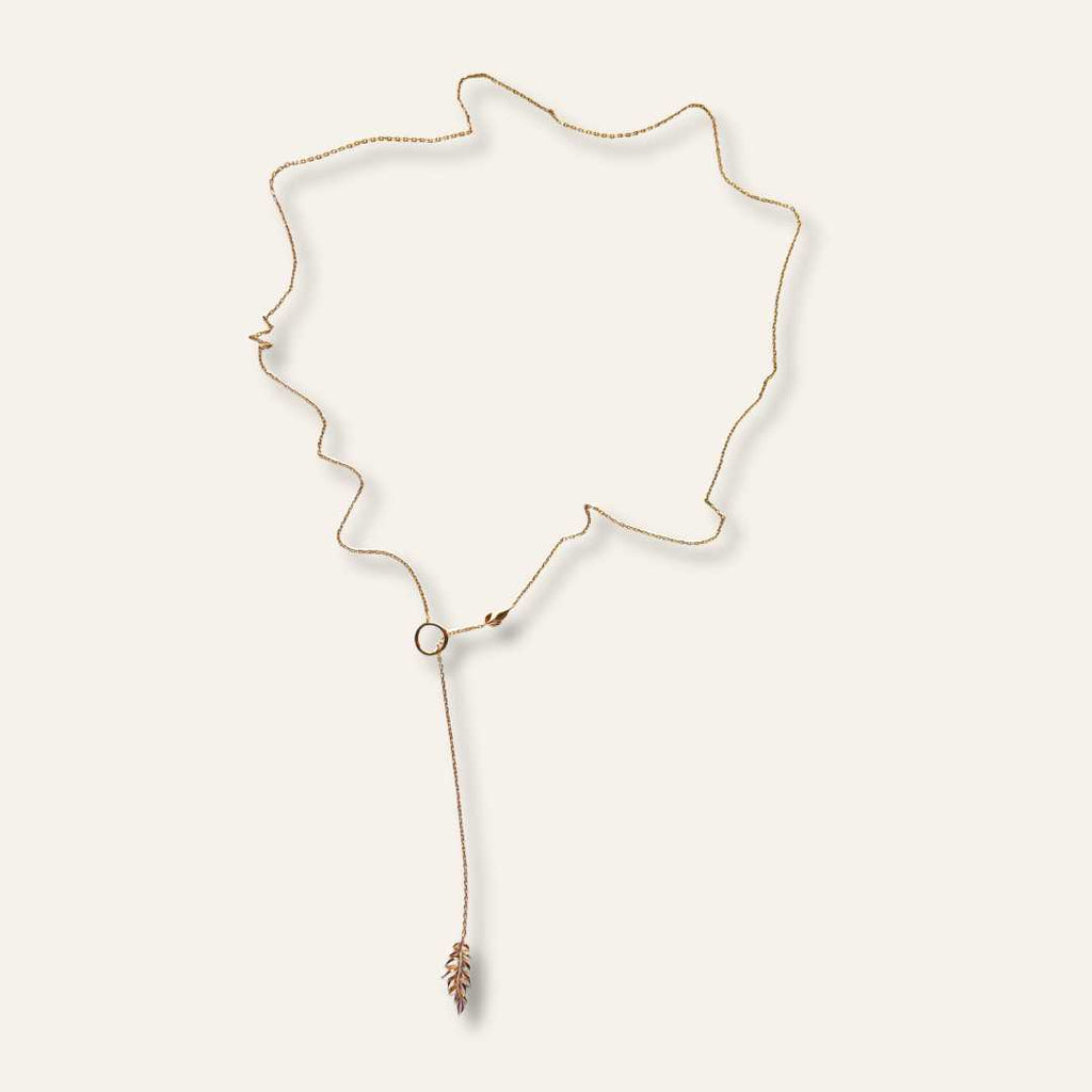 Collier cravate lariat chaine fine avec feuille nature
