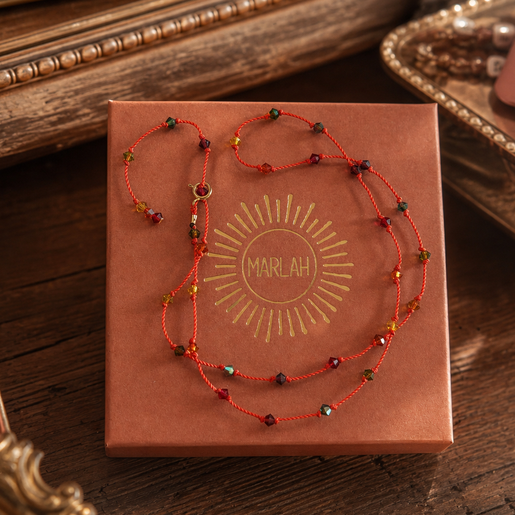 Collier en cristaux swarovski sur son écrin prêt à offrir