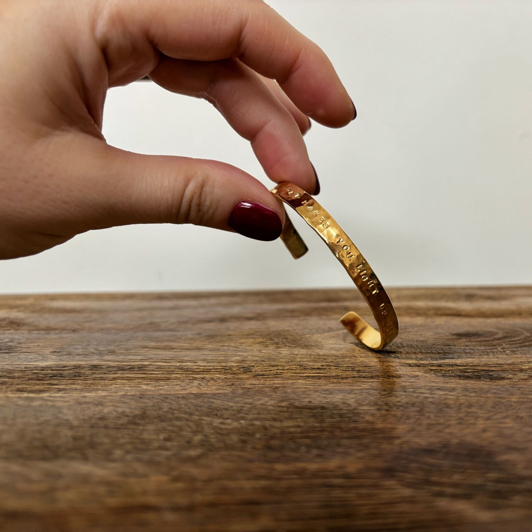 Bracelet plaqué or message – Origine - "Follow what makes you light up inside"