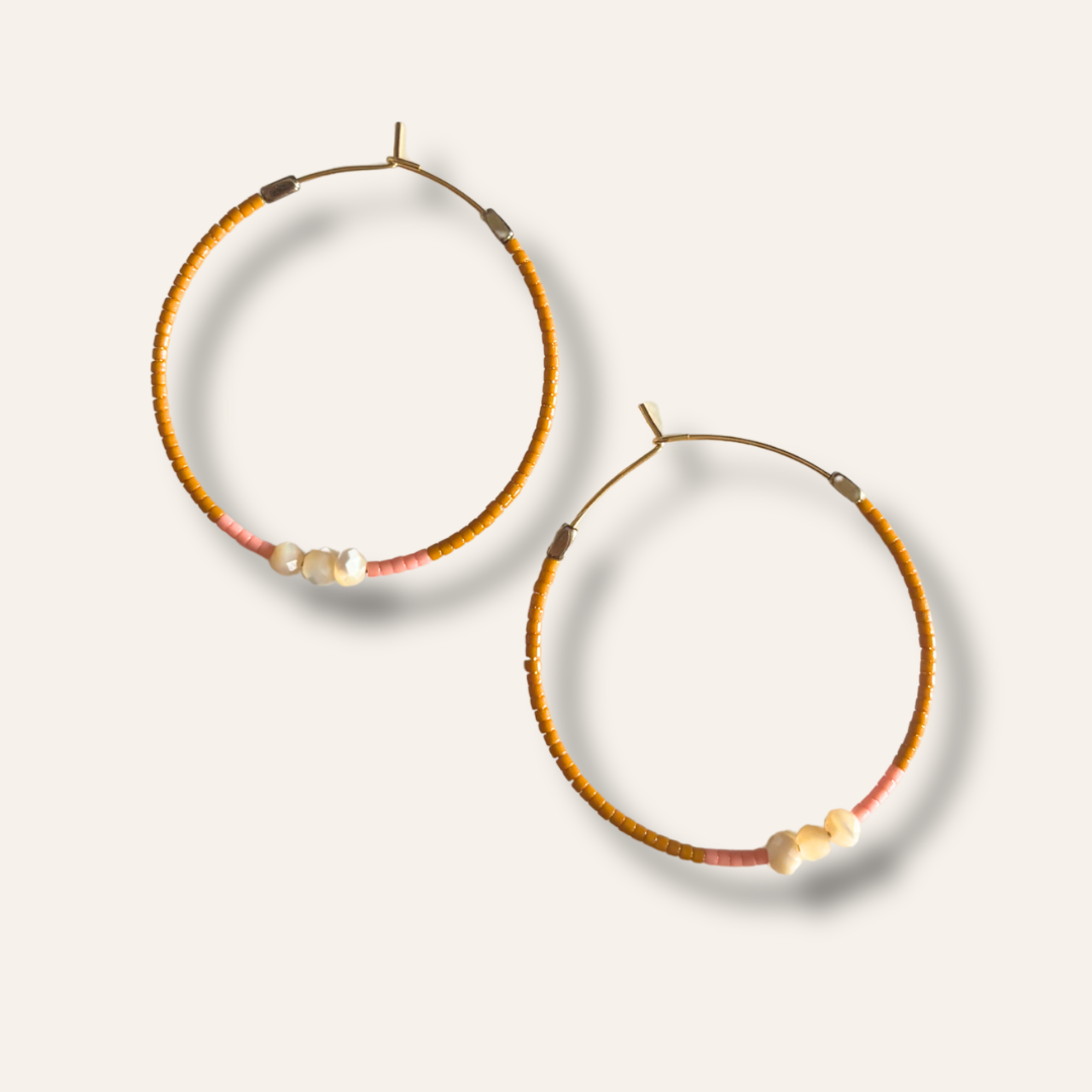 Gros plan sur les bijoux posé à plat
