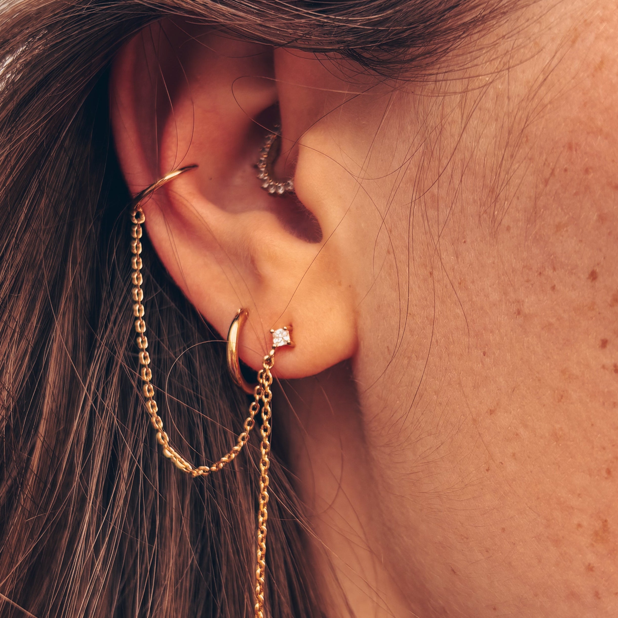 mini créoles à porteur seule ou en accumulation pour un look bohème