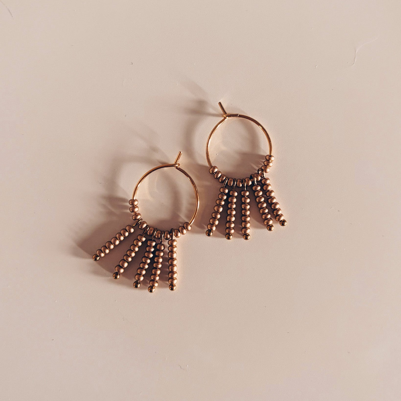 Petites boucles d'oreilles NOMADE à franges