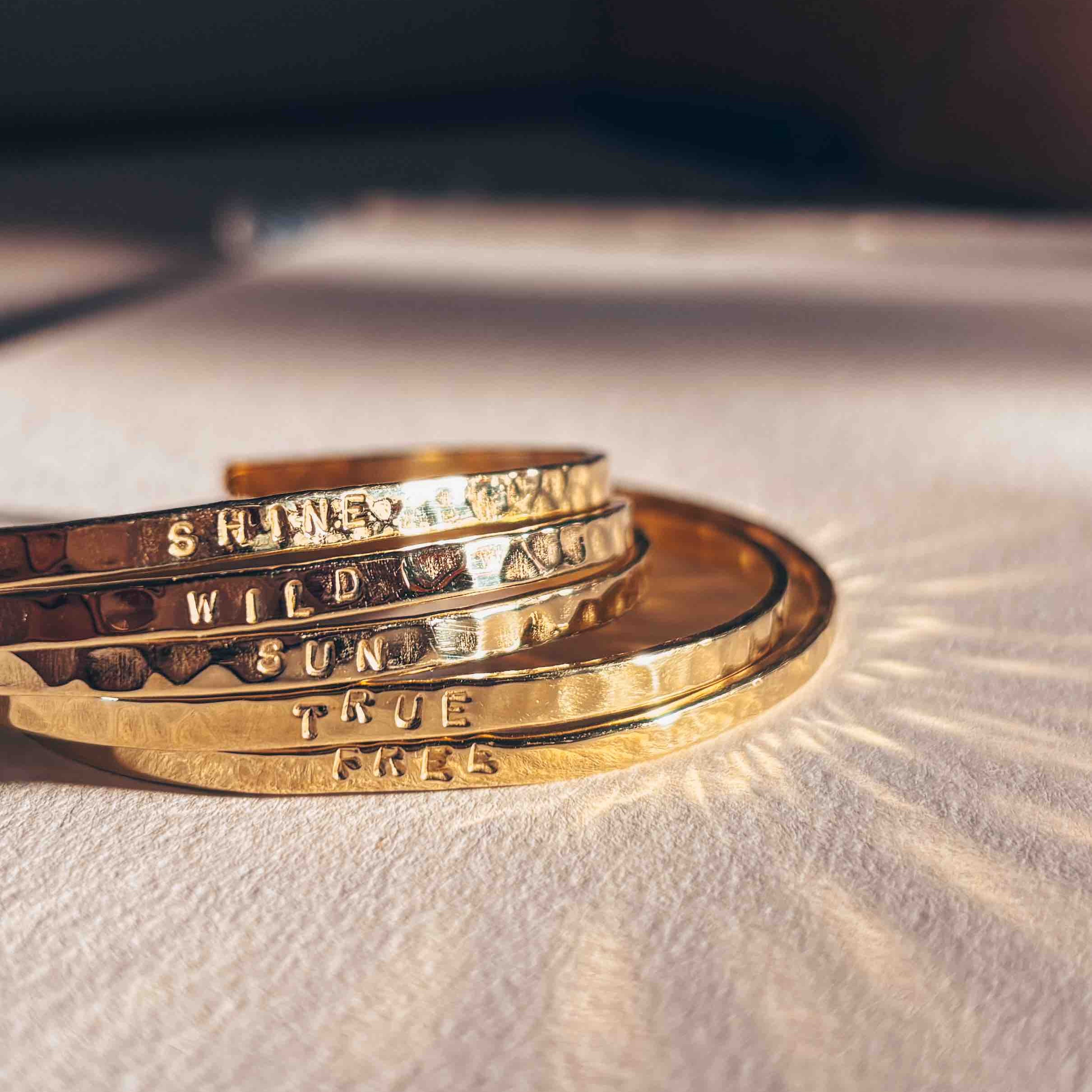 Bracelet en laiton fait main en belgique message gravé