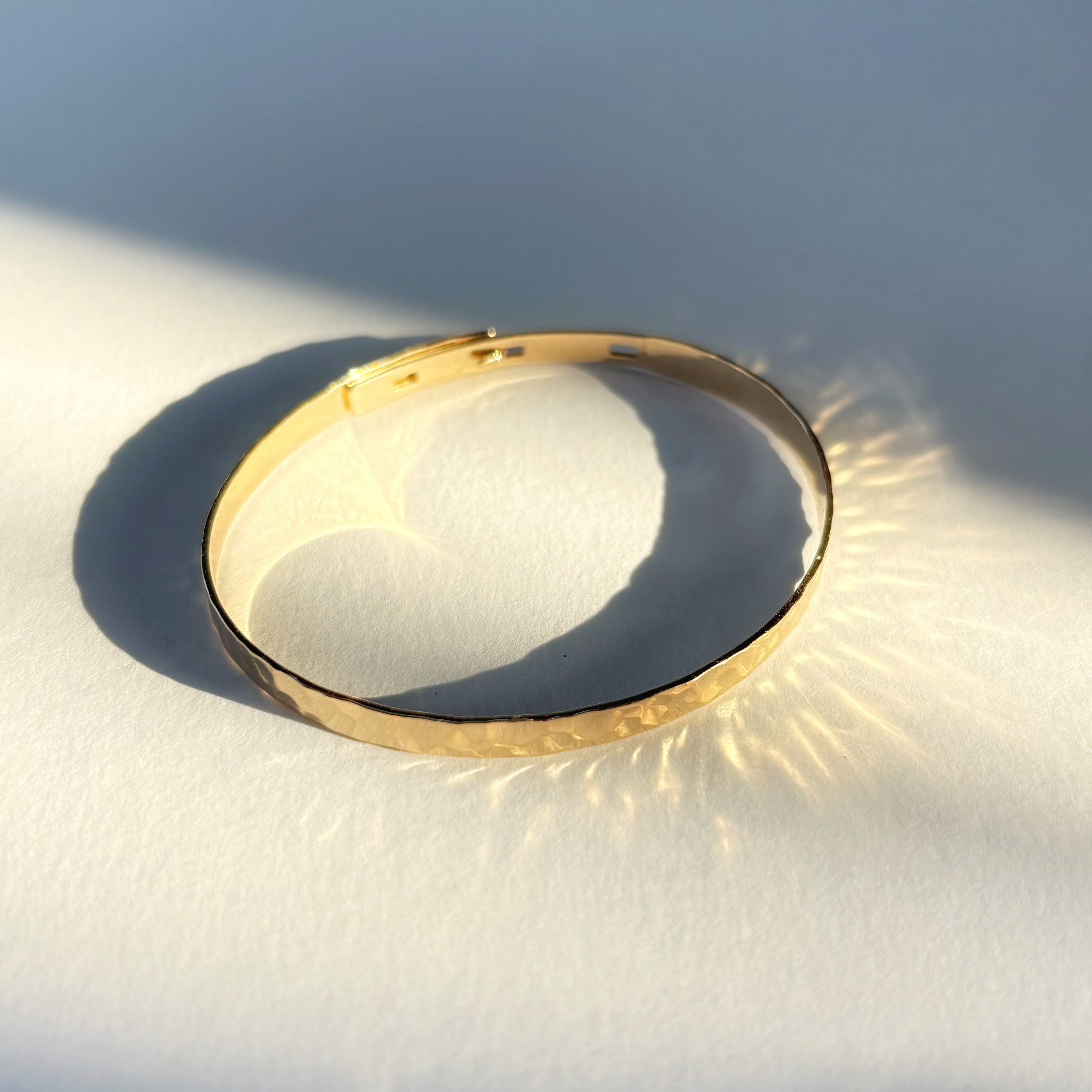 Les joncs martelés argent ou plaqué or 3 microns