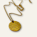 Long collier Médaille message "salt on my skin"