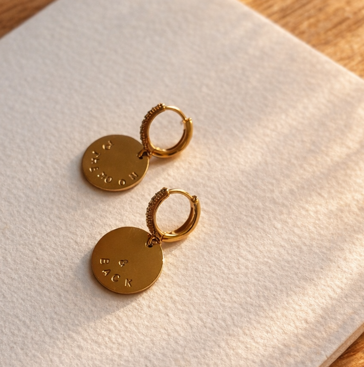 boucles d'oreilles the th moon & back gros plan