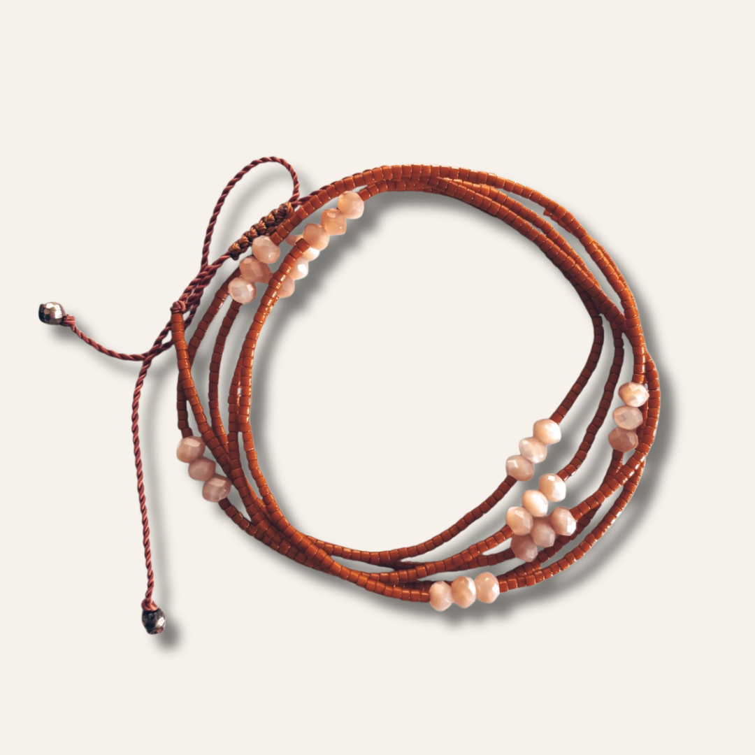 Détails sur le bijou perles ocre et nacre naturelles