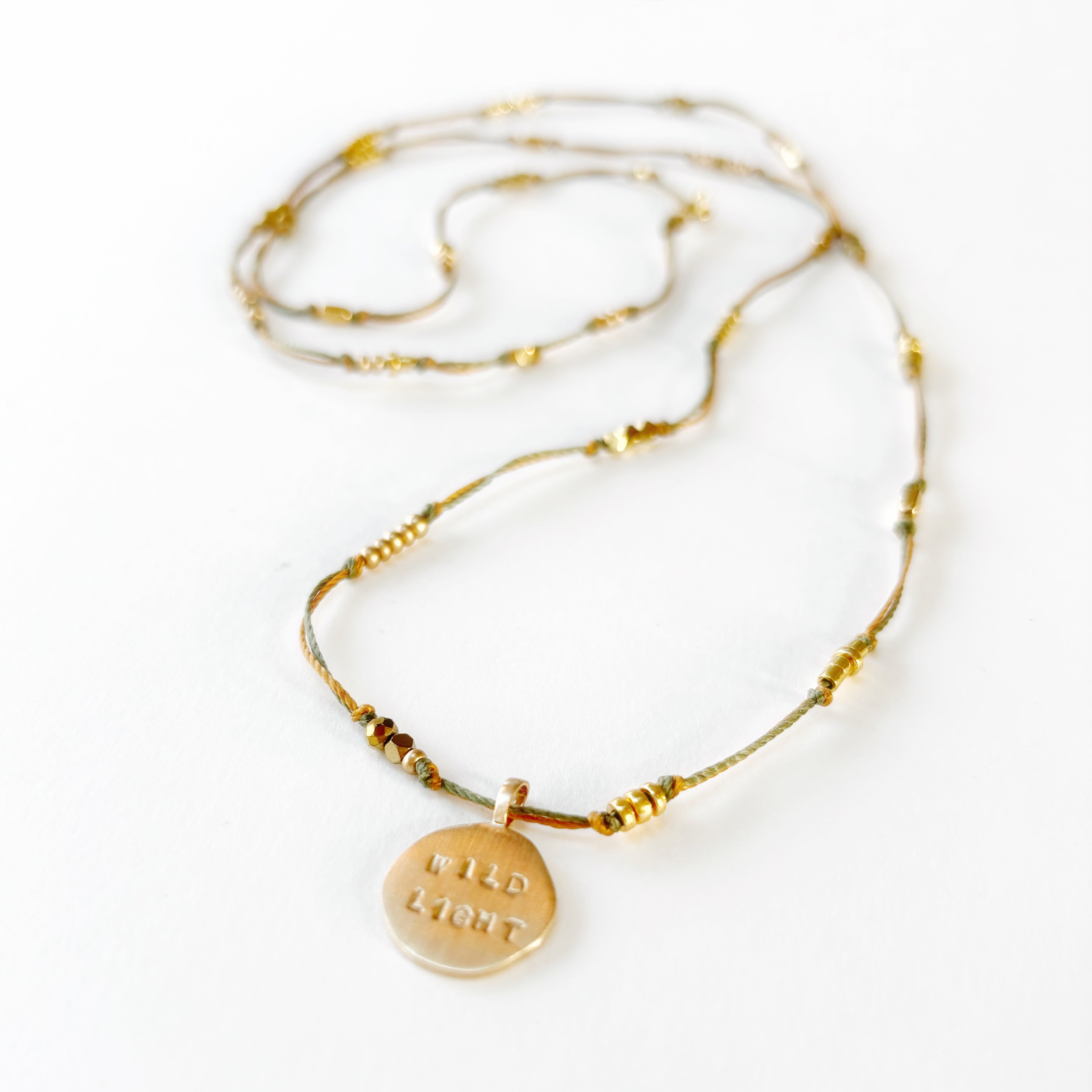 Médaille gravée à la main avec un message inspirant