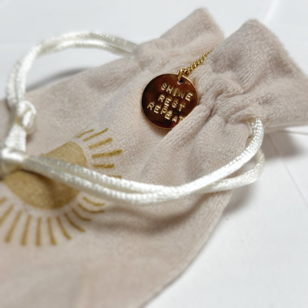 Collier Shine Rest Repeat