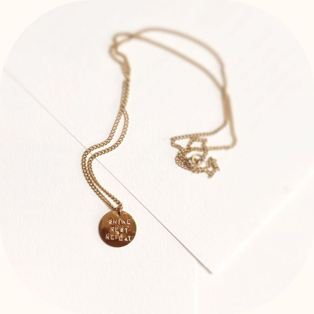 Collier Shine Rest Repeat