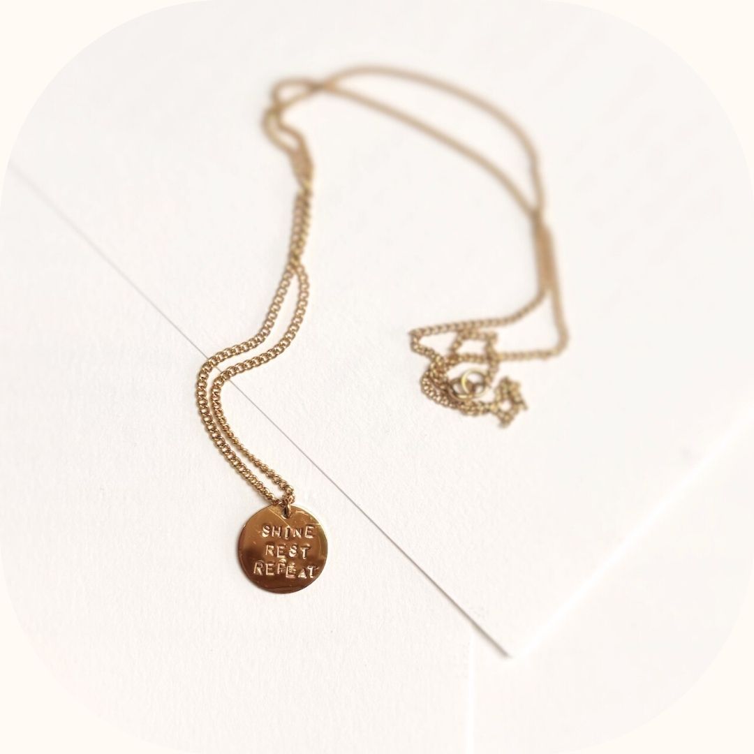 Collier Shine Rest Repeat