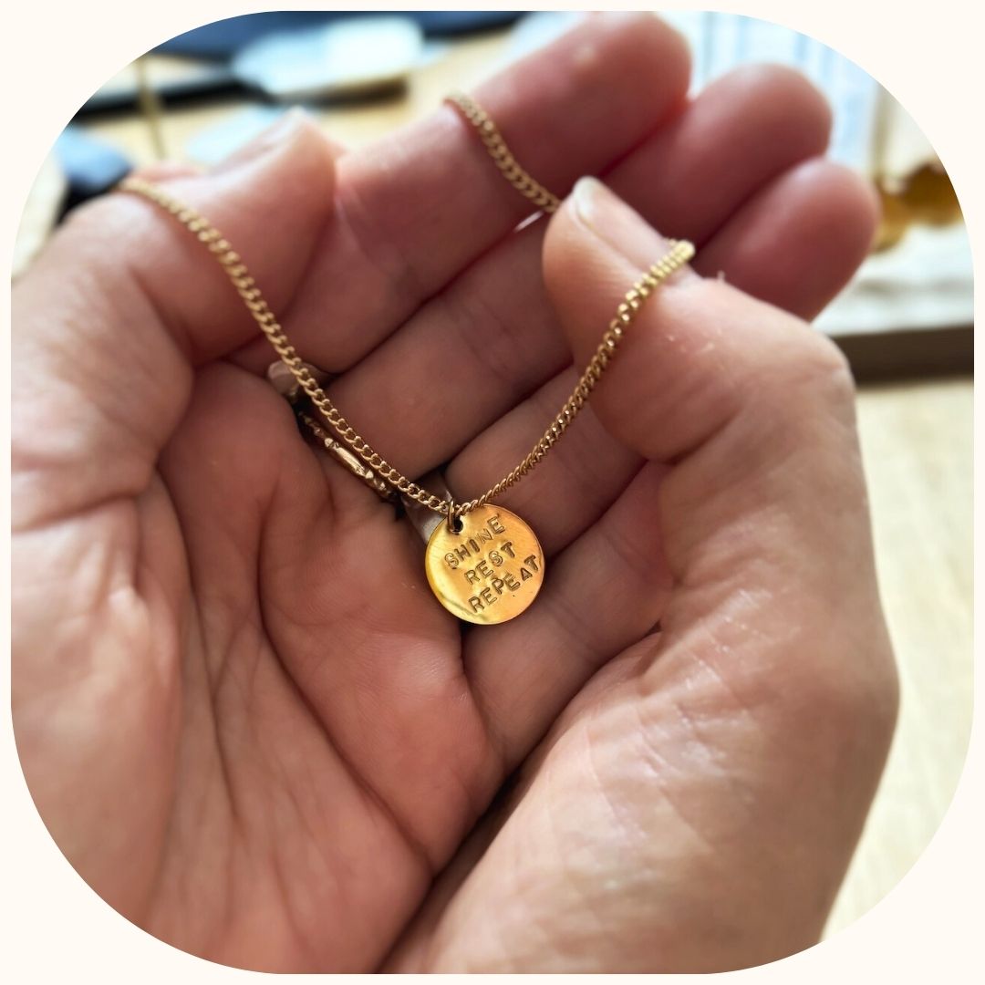 Collier Shine Rest Repeat