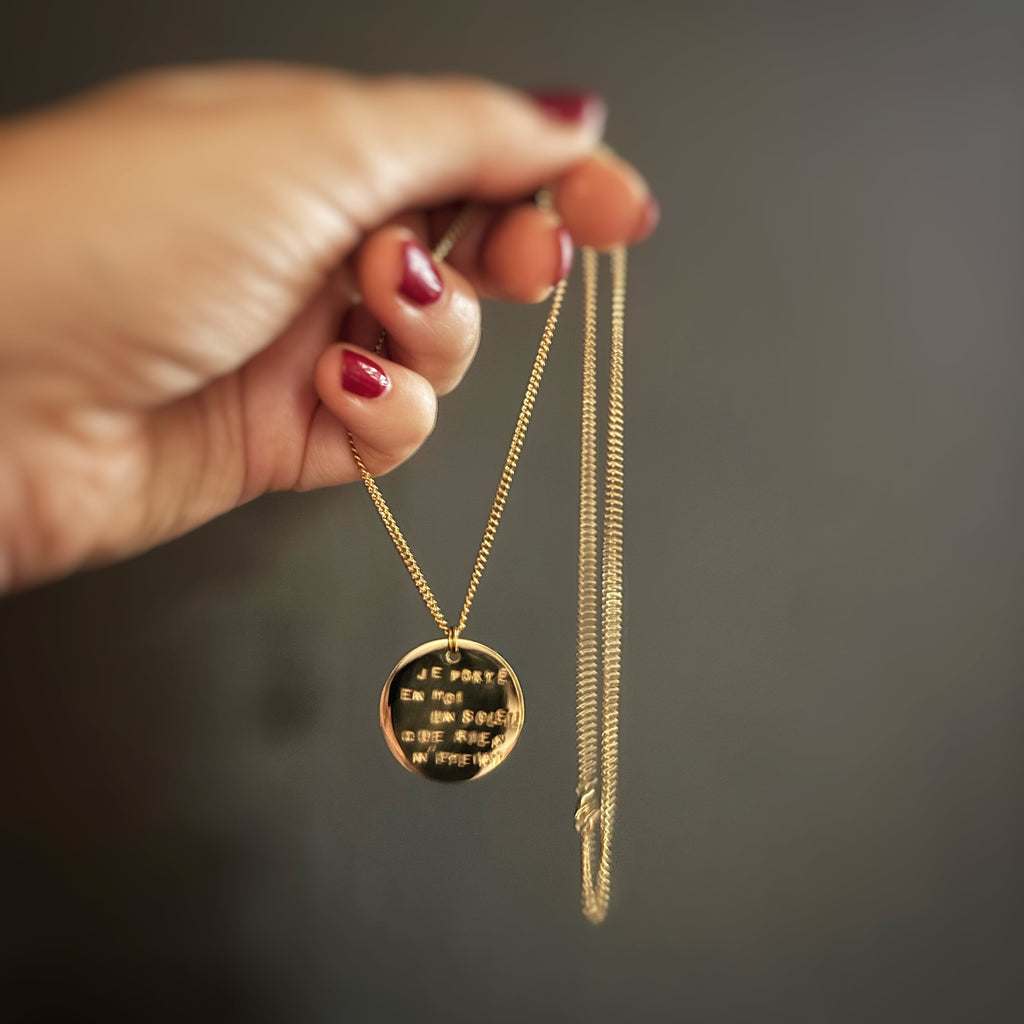 ✨ Grande Amulette (25 mm) — “Je porte en moi un soleil que rien n’éteint”