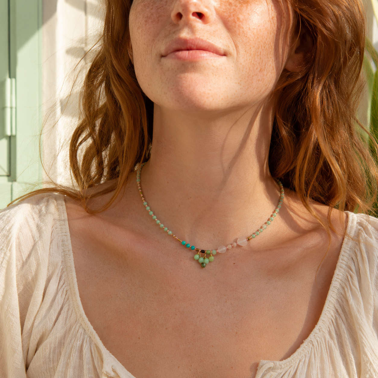 Collier surfeur couleur douce pour l'été
