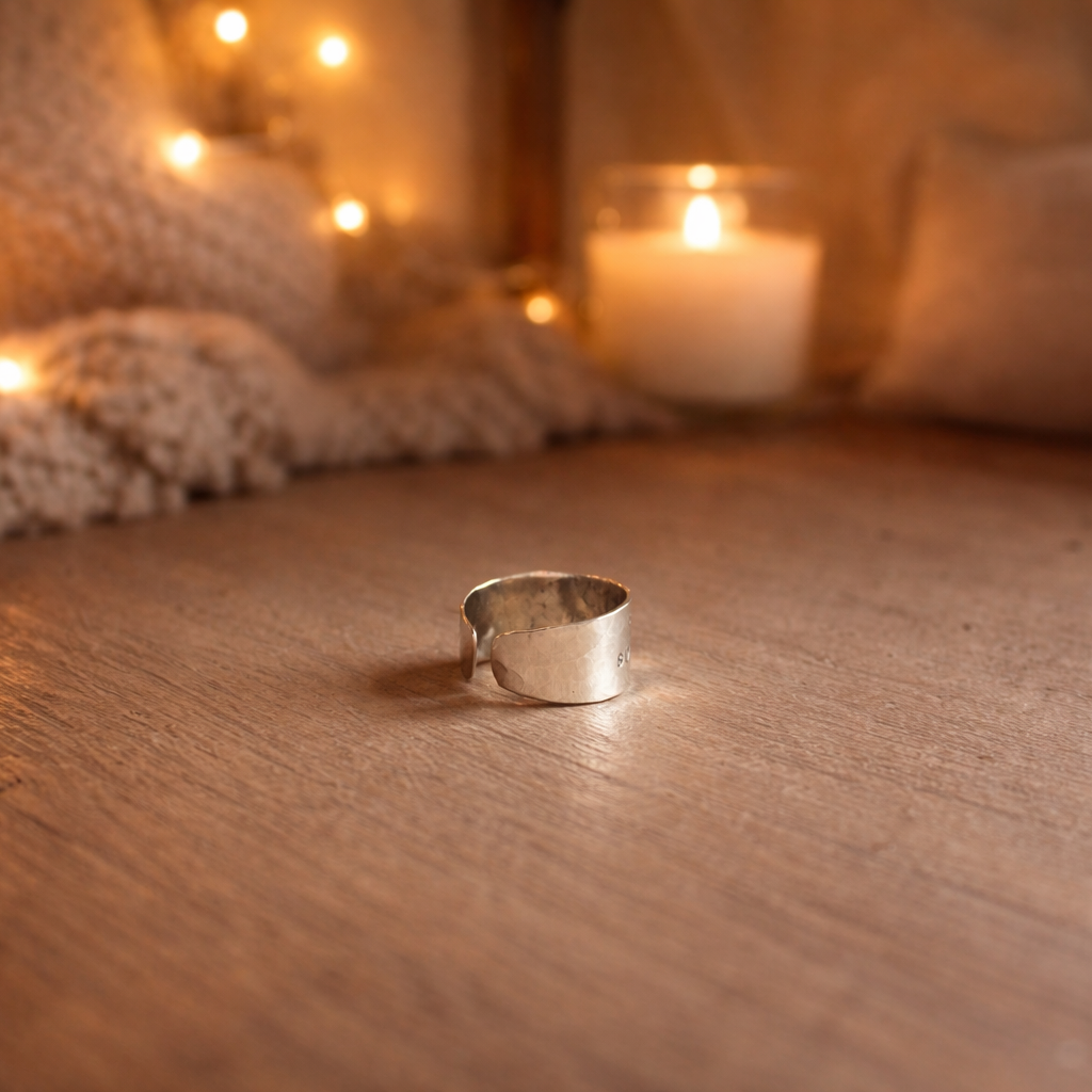 Bague réglable en argent 925 martelé, finition artisanale, anneau ouvert façonné à la main