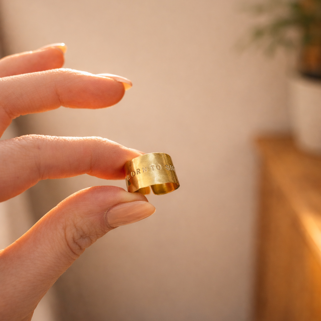 Bague en laiton martelé ouverte et réglable