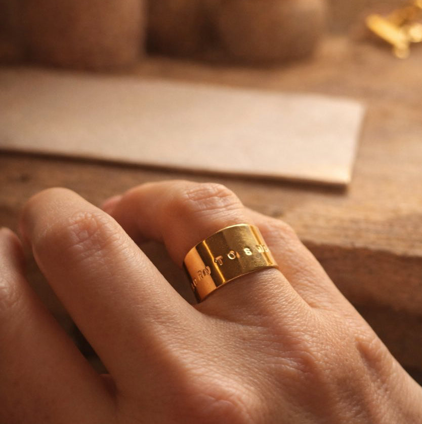bague gravée d'un message inspirant pour femme