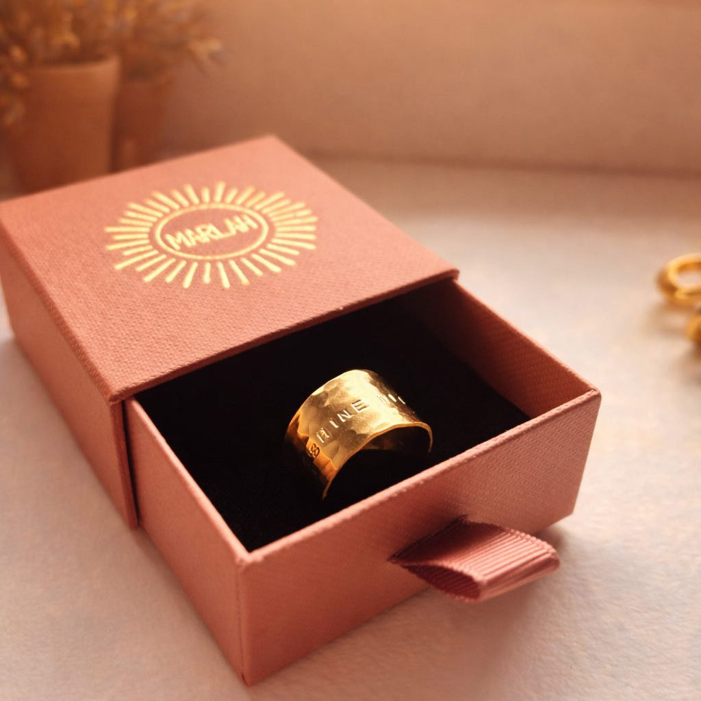 Bague poinçonné à la main en belgique plaqué or pièce unique