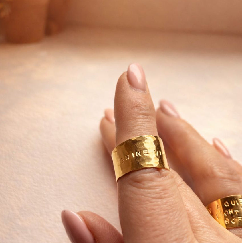 Accumulation de bagues en or